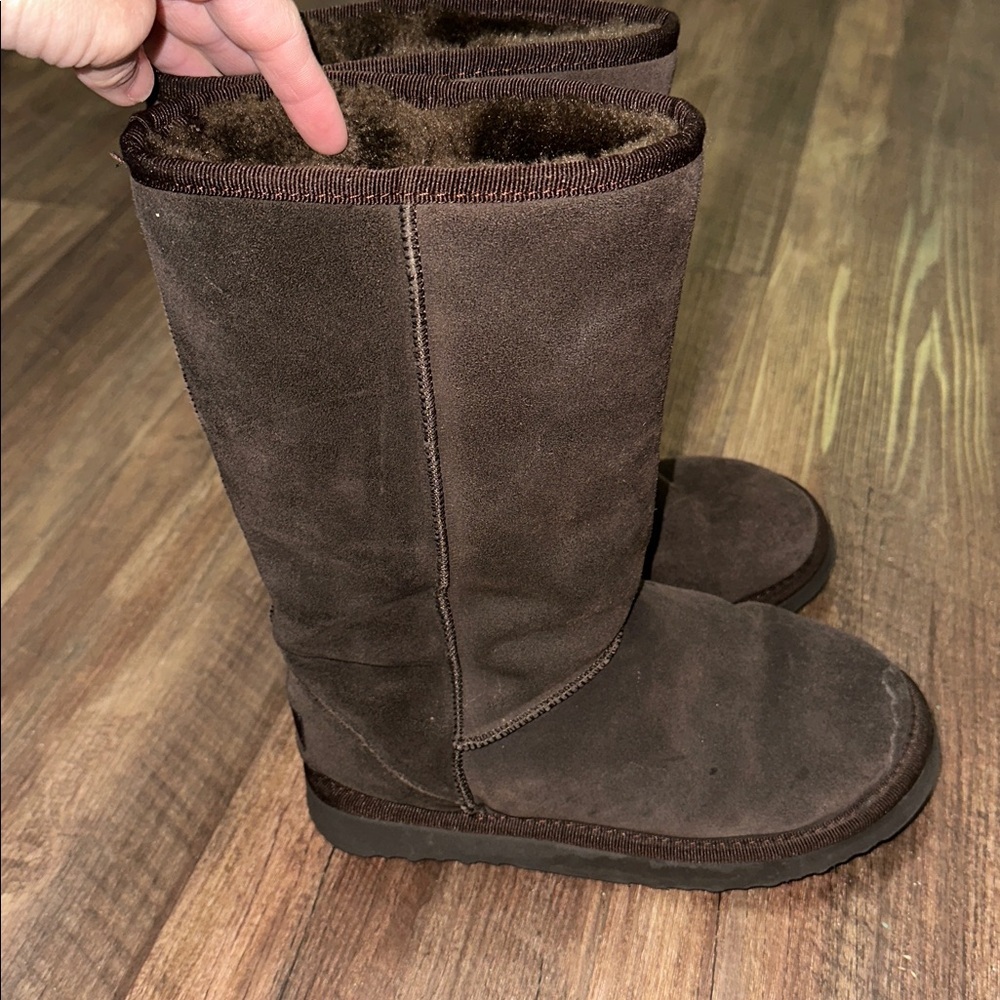 Womens‎ UGG Classic Boots Chocolate Brown Sheepskin no size tag but fits 6/6.5